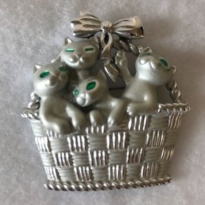 🐱 Basket of Cats Brooch